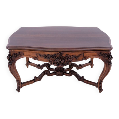 Table - table basse richement sculptée, France, fin du XIXe siècle.