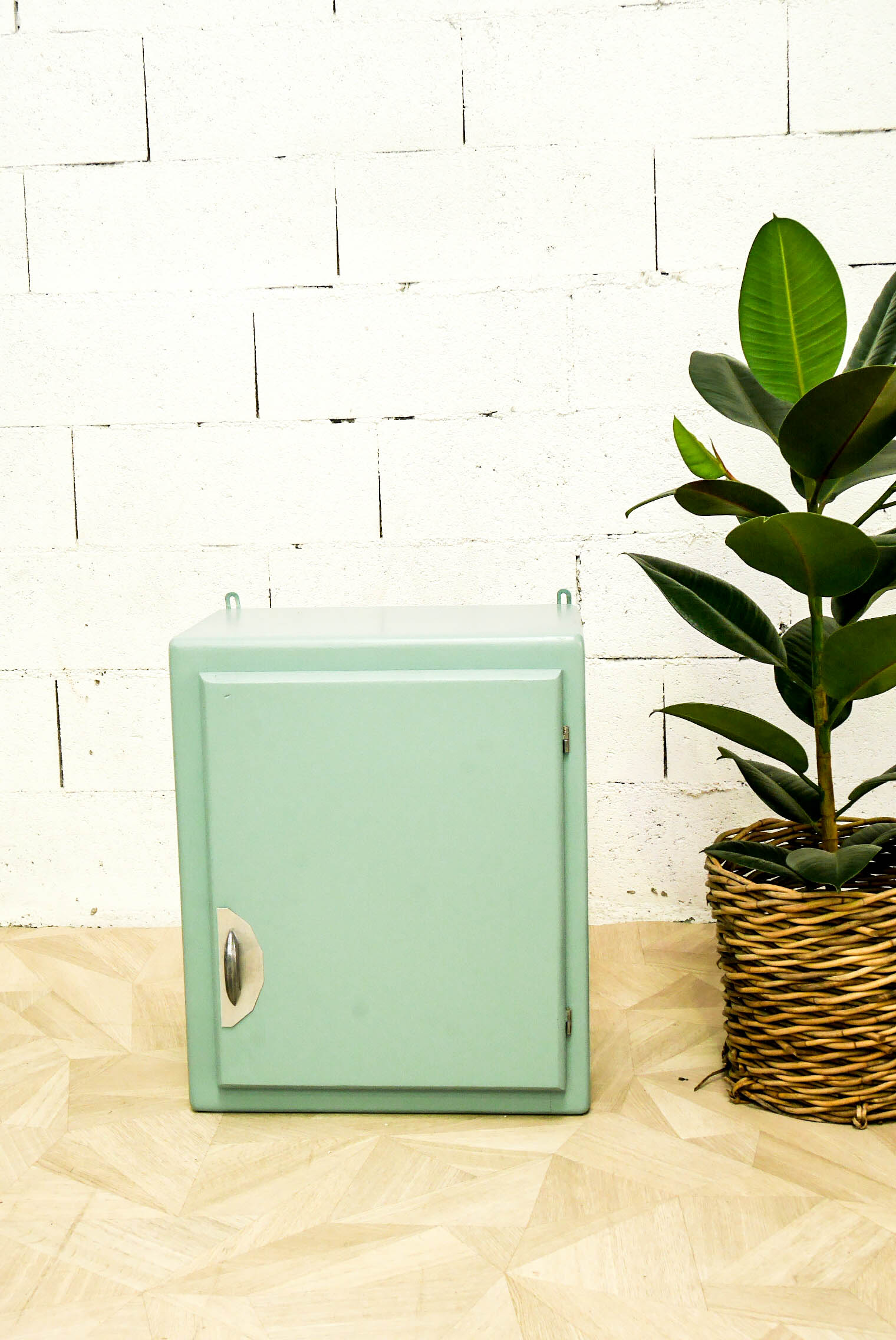 Medicine cabinet vintage