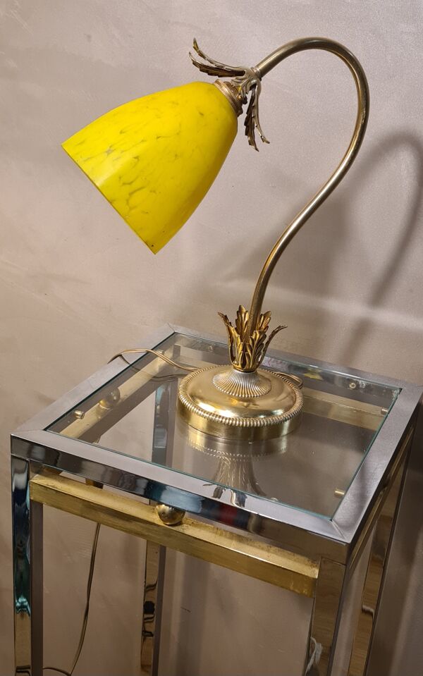 Lampe acier doré avec tulipe pate de verre jaune marbré ancienne,