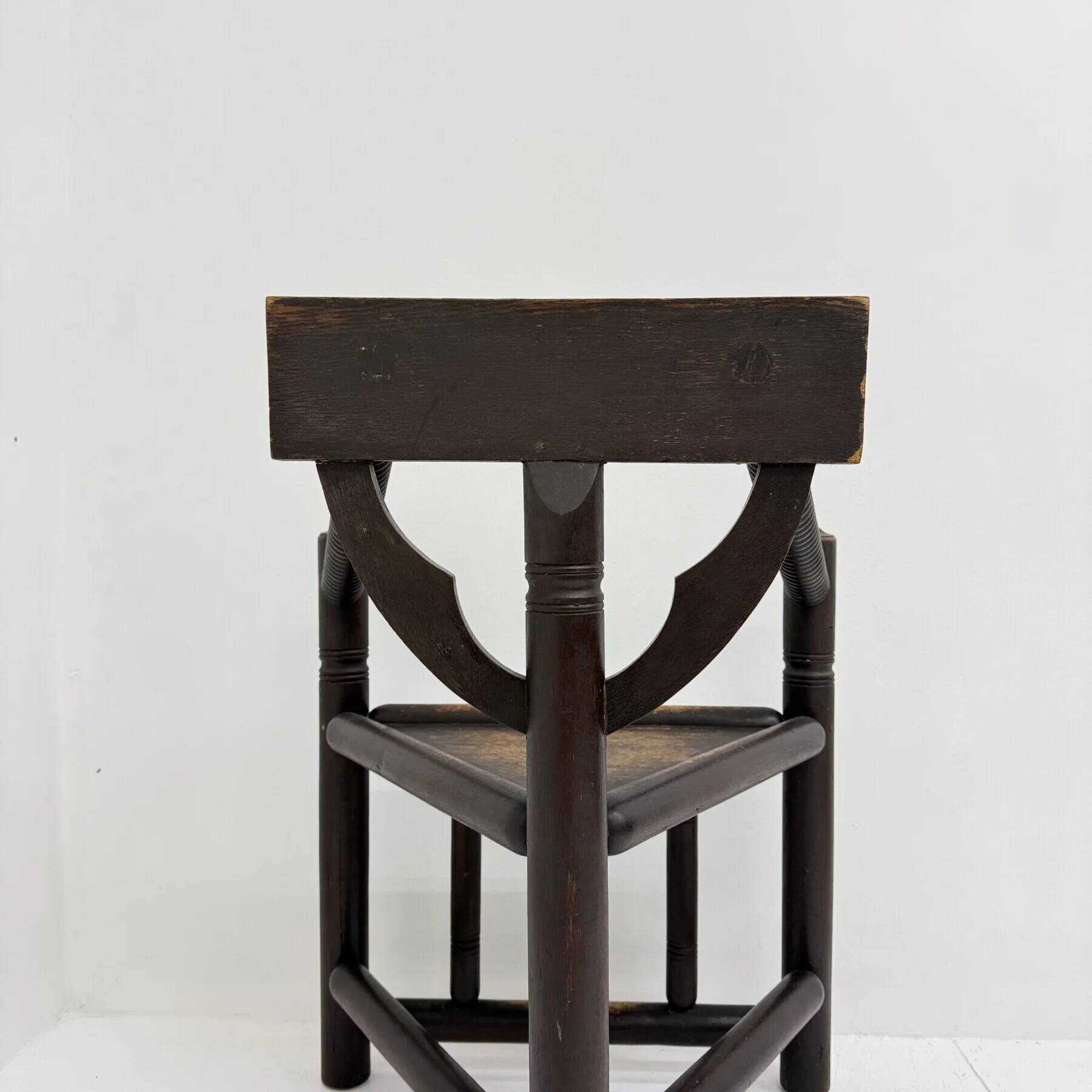 Fauteuil à bras trépied suédois en chêne massif, années 1960