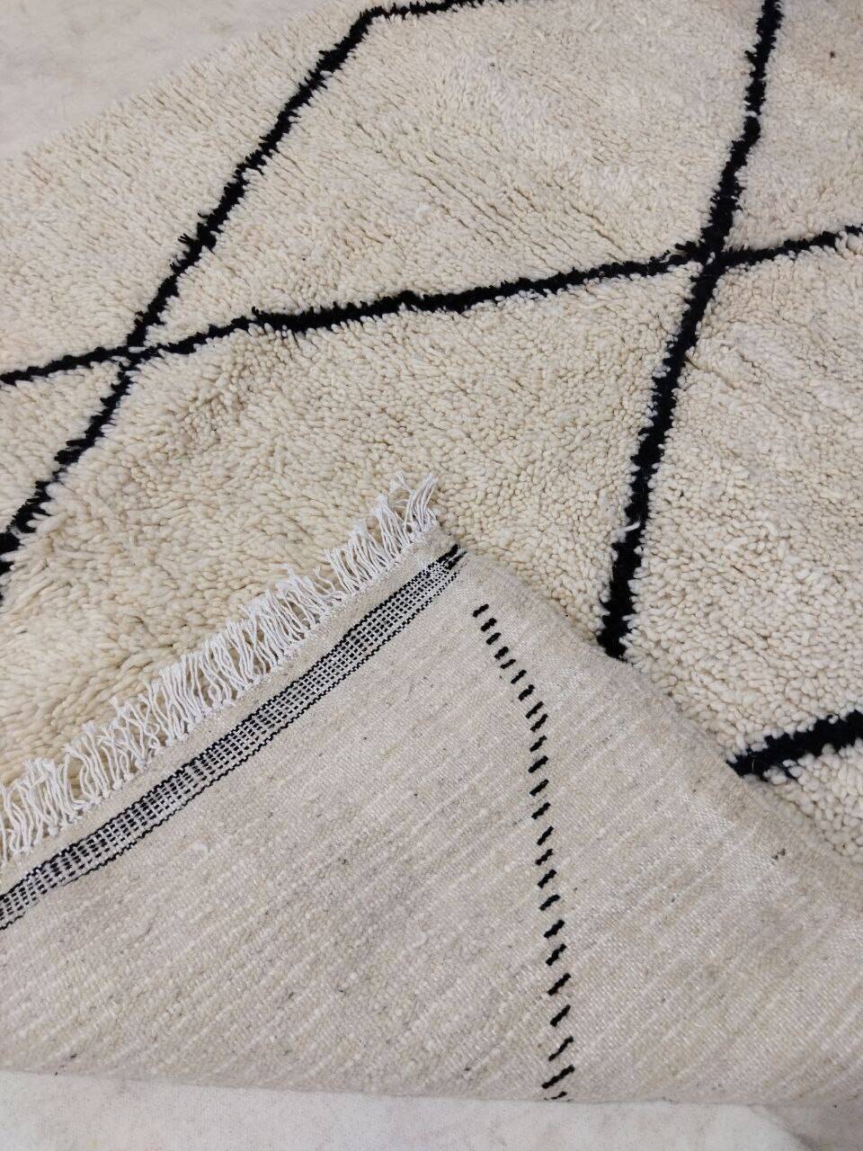 Tapis berbère marocain artisanal fait main251 x 143 cm