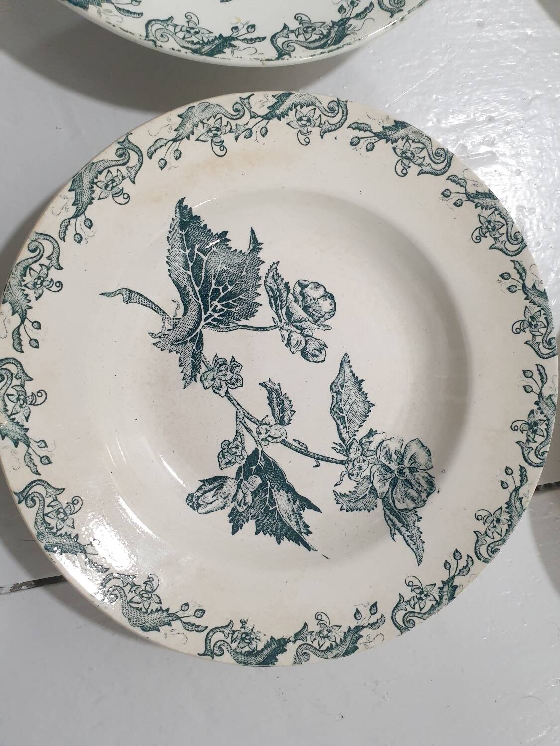 8 Saint Amand des Eaux soup plates