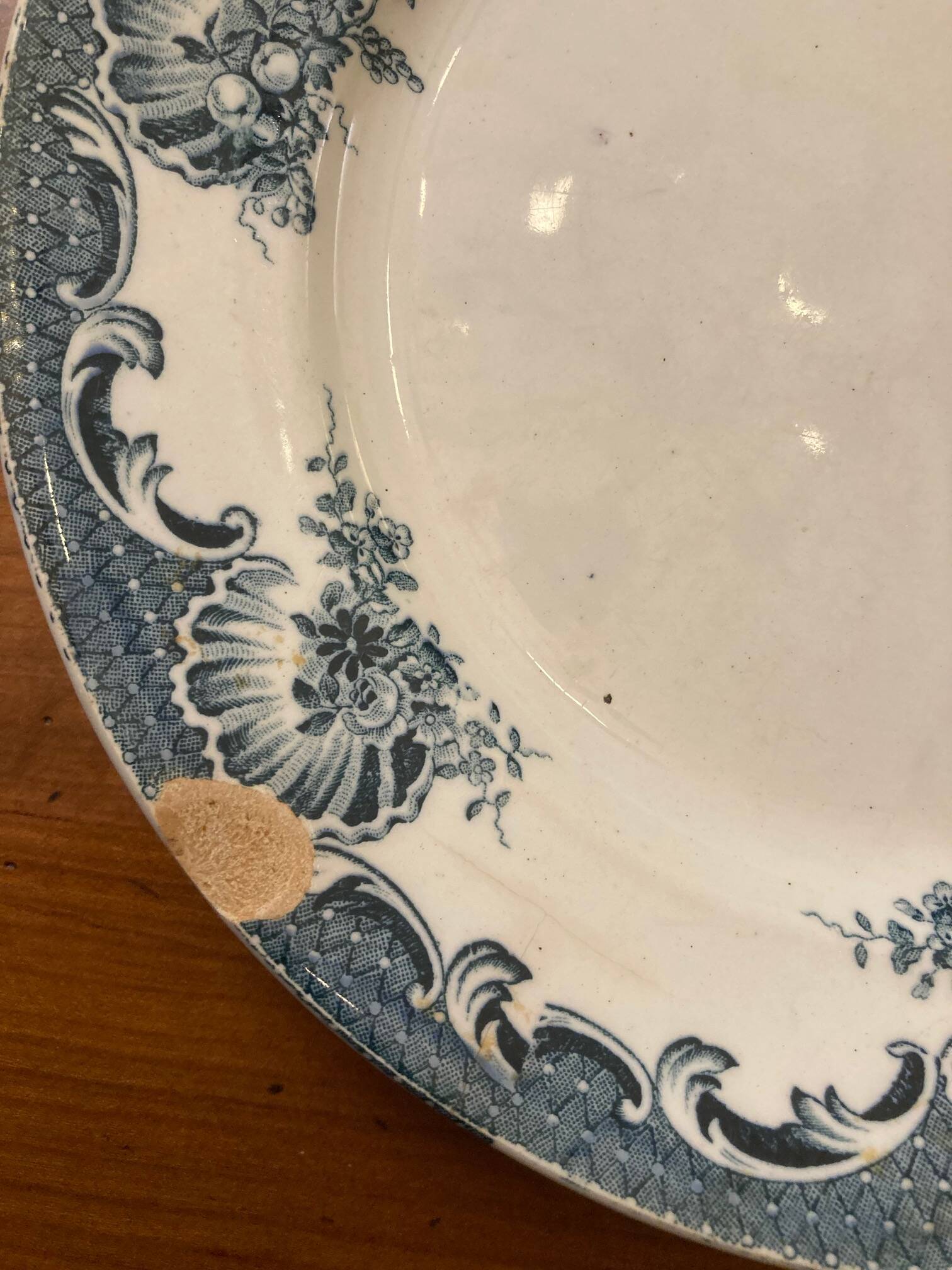 3 Flat plates, iron earth, old with blue decoration