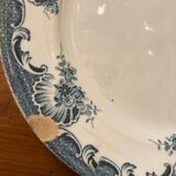 3 Assiettes plates, terre de fer, anciennes au décor bleu