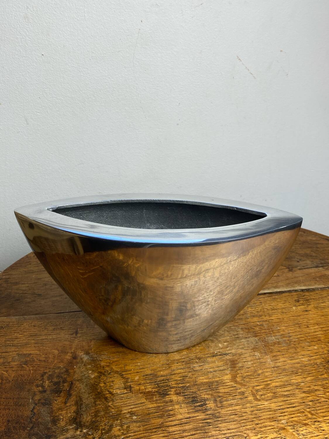 Aluminium vase design