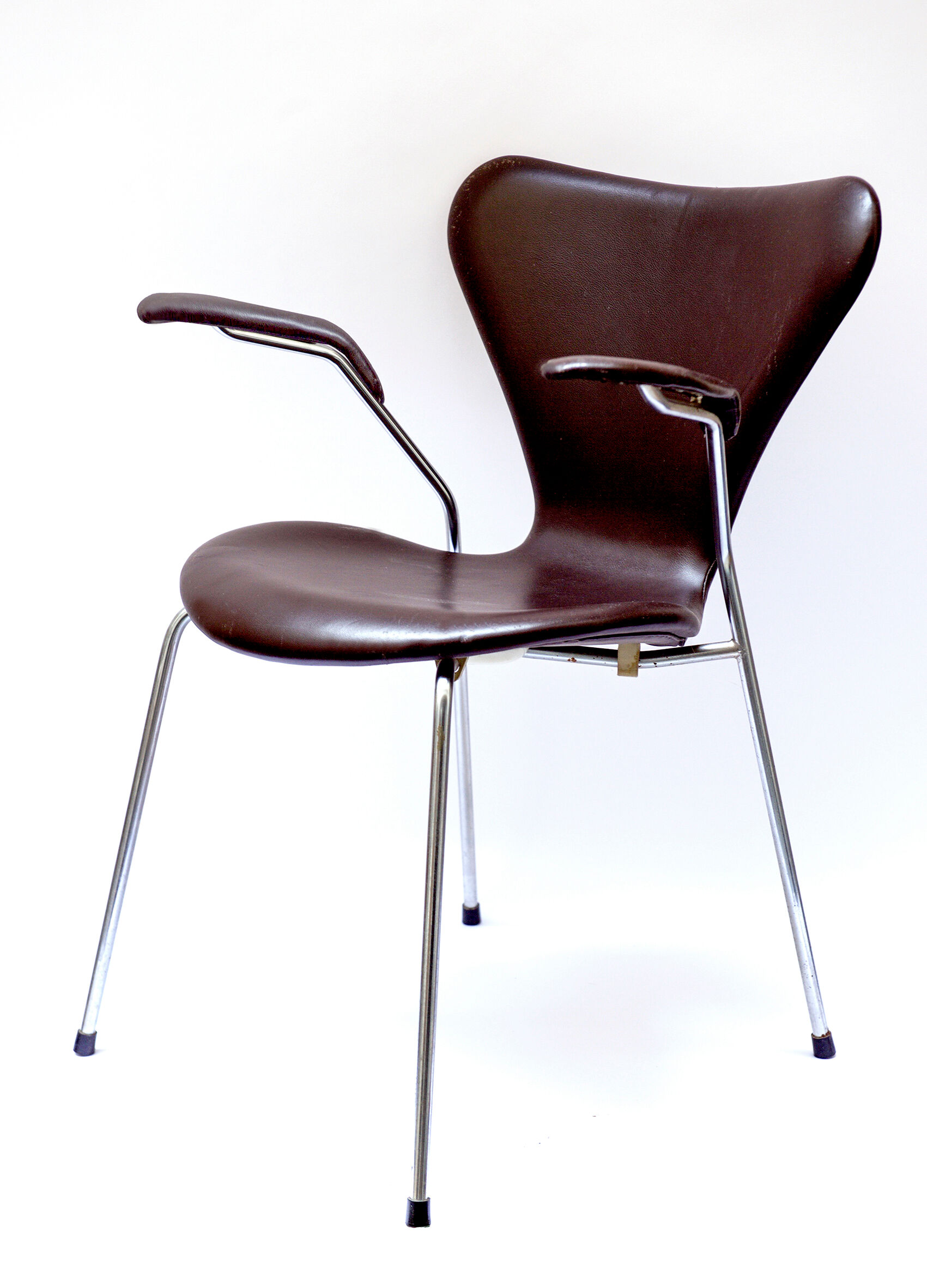 Paire de chaises modèle 3207 par Arne Jacobsen pour Fritz Hansen