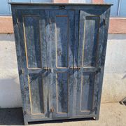 Wooden wardrobe with 3 doors