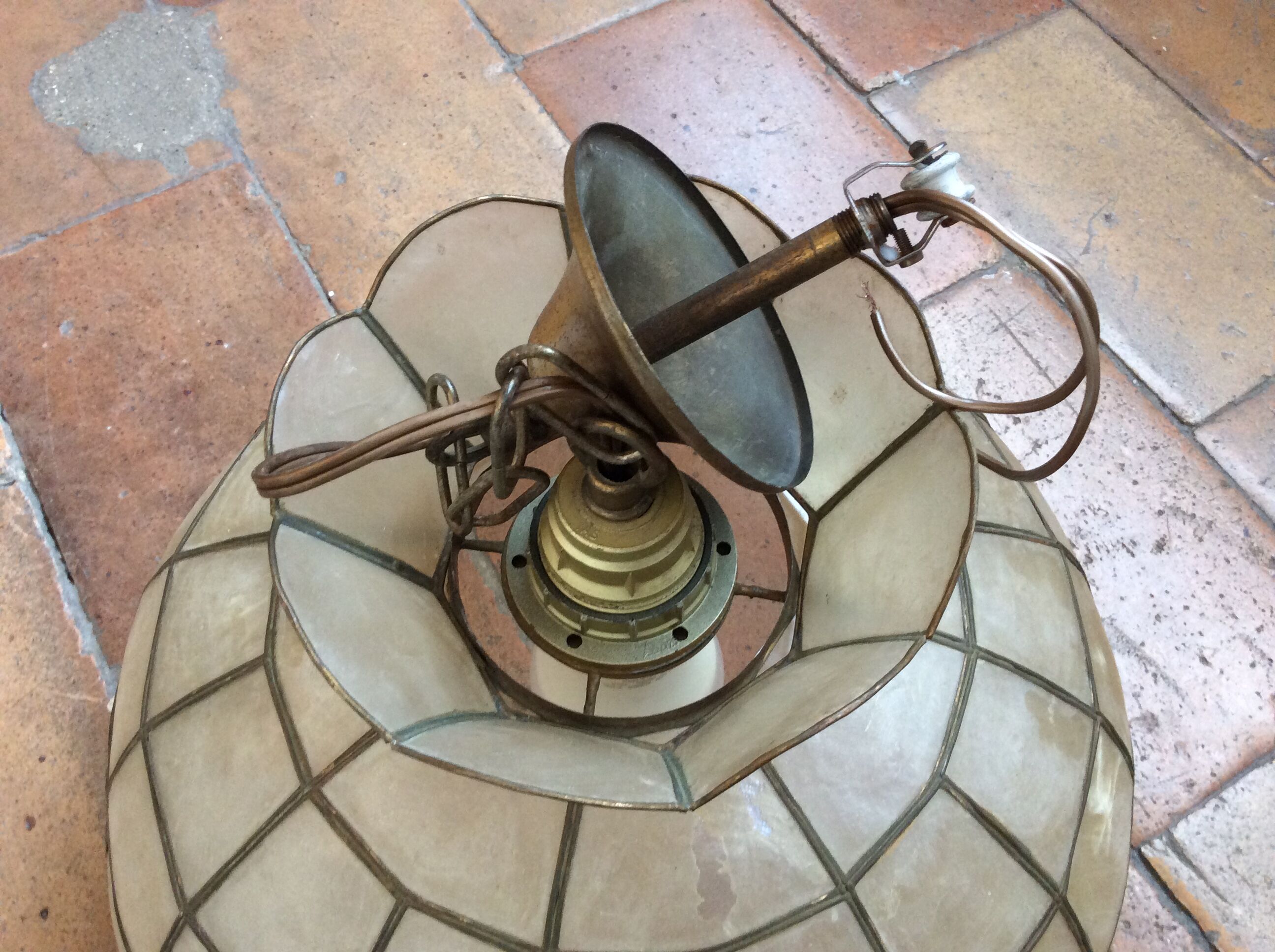 Vintage mother-of-pearl suspension