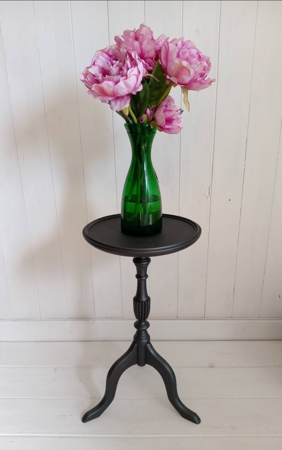 Pedestal table