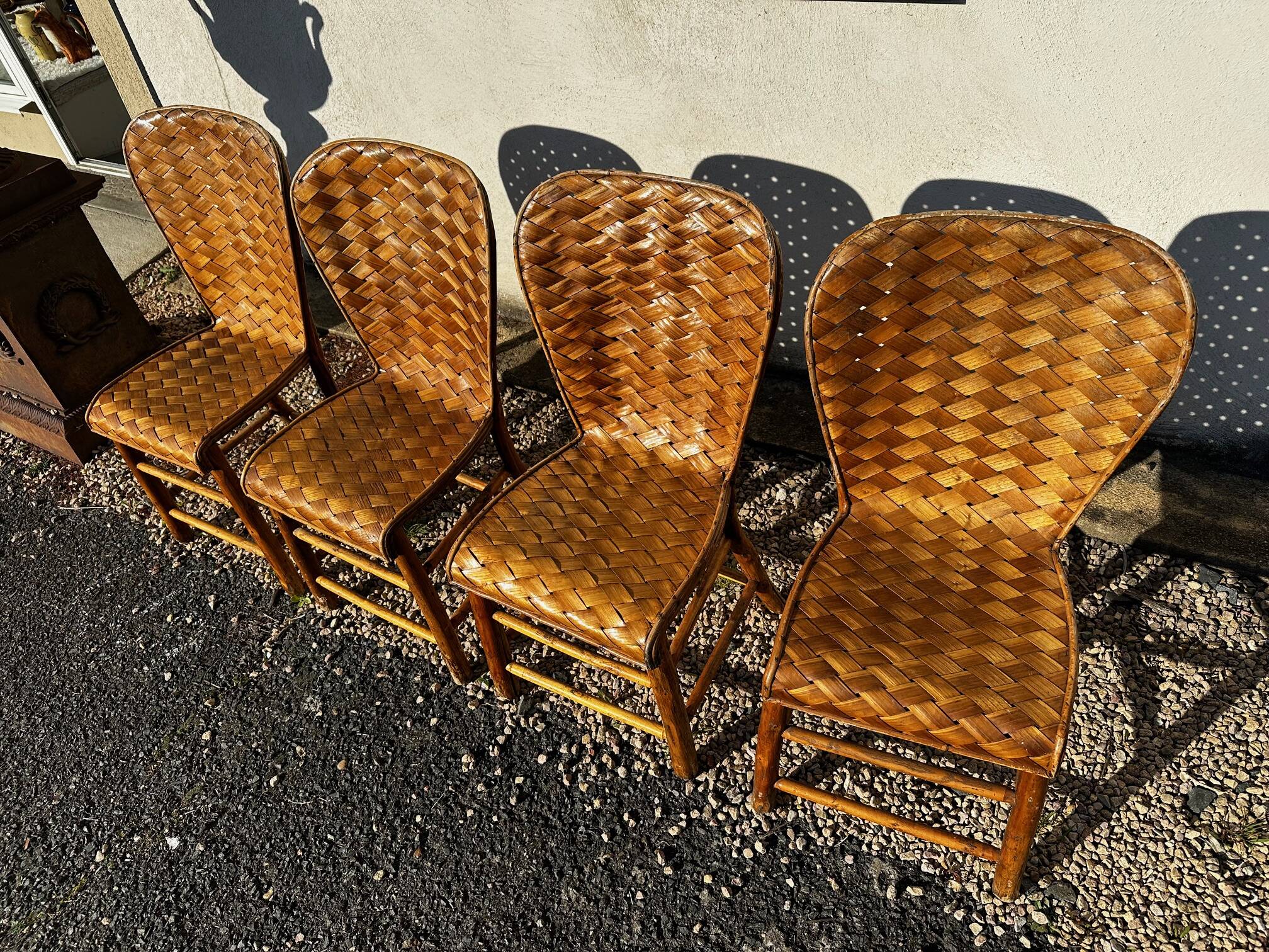 Rattan and chestnut living room