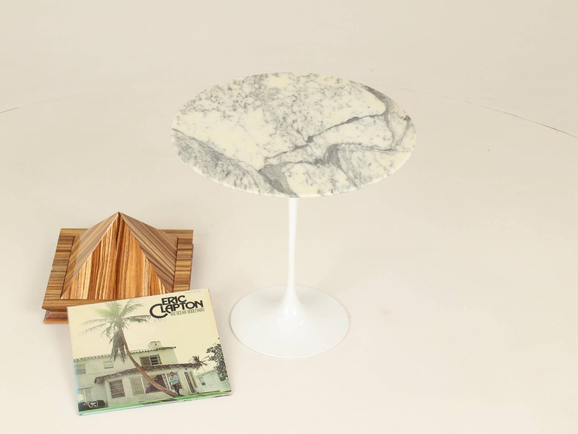 Tulip Side Table in White Marble by Eero Saarinen for Knoll, 1960s