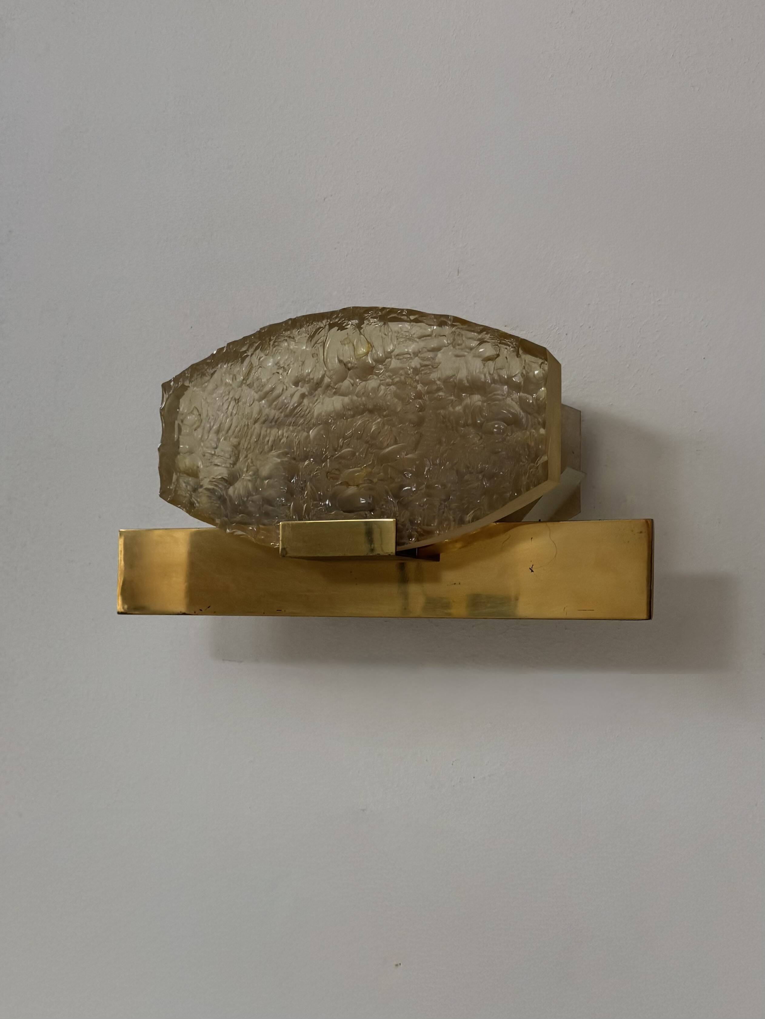 Vintage wall light attributed to Serge Mouille, brass and resin, Dallux France.