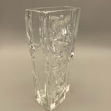 Vase en cristal épais Daum. Décor sculpté forme moderniste. 1960 - 70