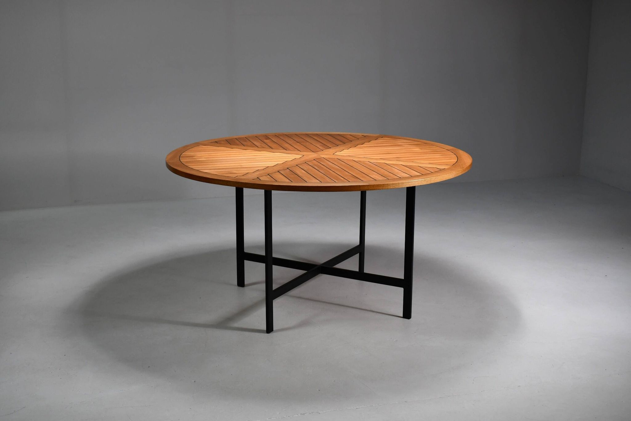 Table à manger ronde par Olle Pira. Années 1970, Suède.