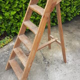 Old escabeau relooked on the sides and beautiful patina on the steps