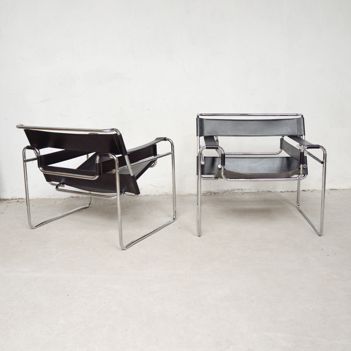 Paire de fauteuils Wassily noir, Italie 1980