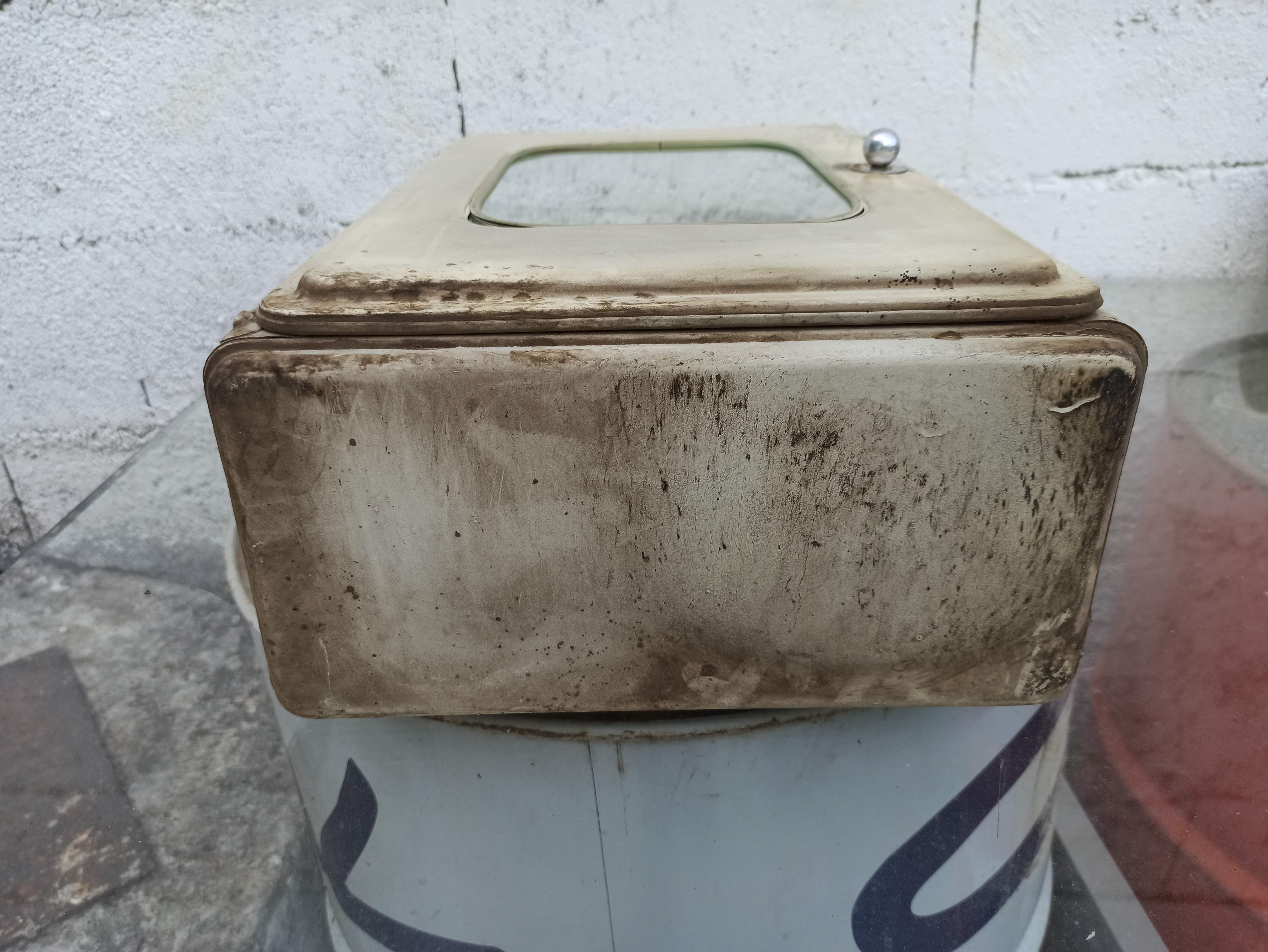 Medicine cabinet in mirror painted sheet metal