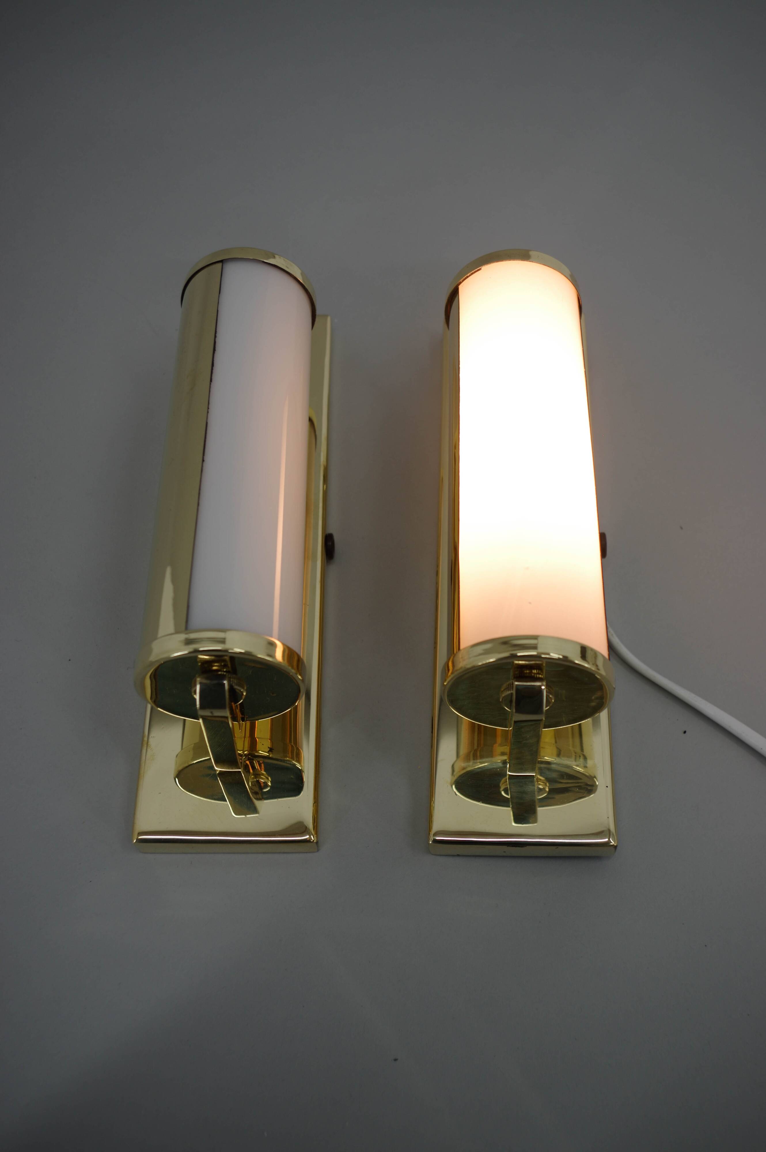 Set of Two Functionalist Brass Wall Lights, 1930s, Restored