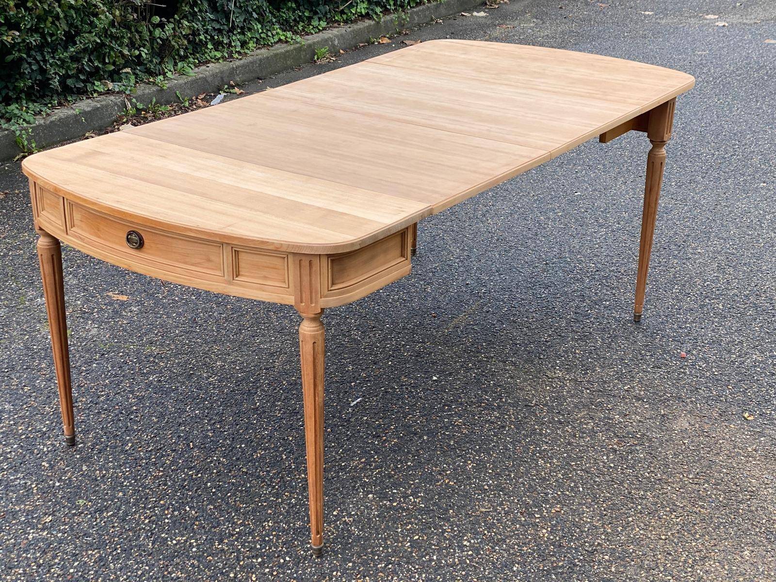 Louis XV extendable round dining table renovated in raw solid wood