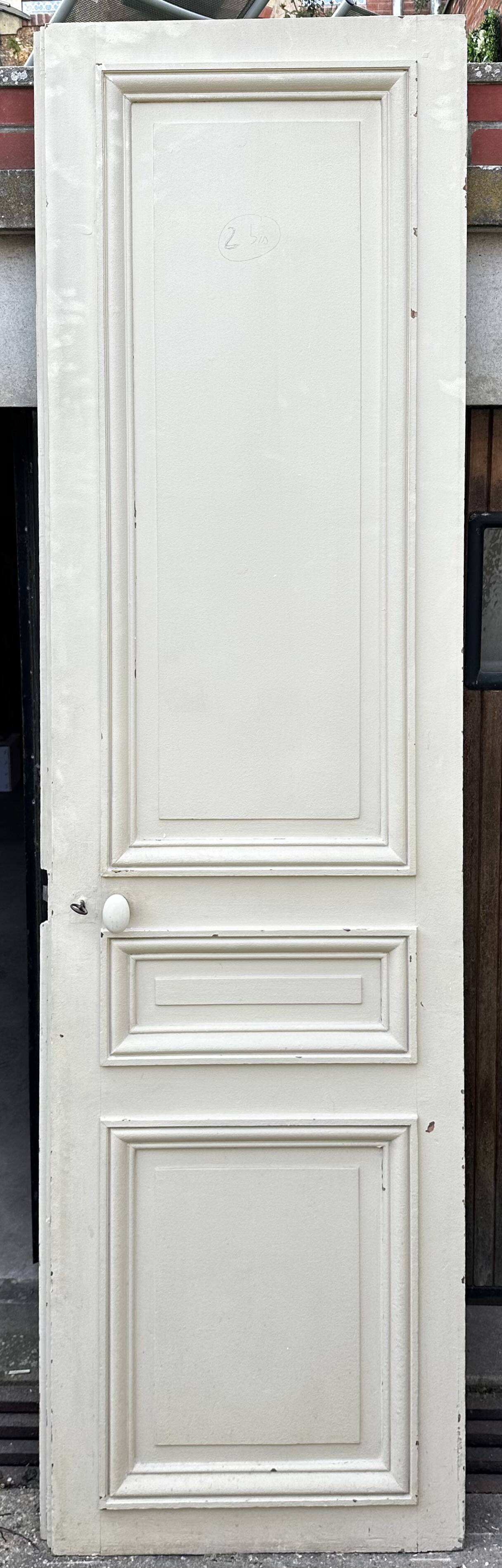 Old double door from 1890 in solid wood