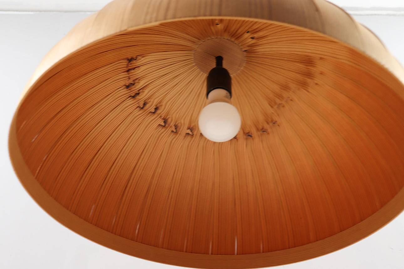 Hans Agne Jakobsson. Dans le style de. Plafonnier, bois de teck, Suède, années 1970.