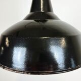 Suspension industrielle en émail noir avec dessus en fonte, années 1950