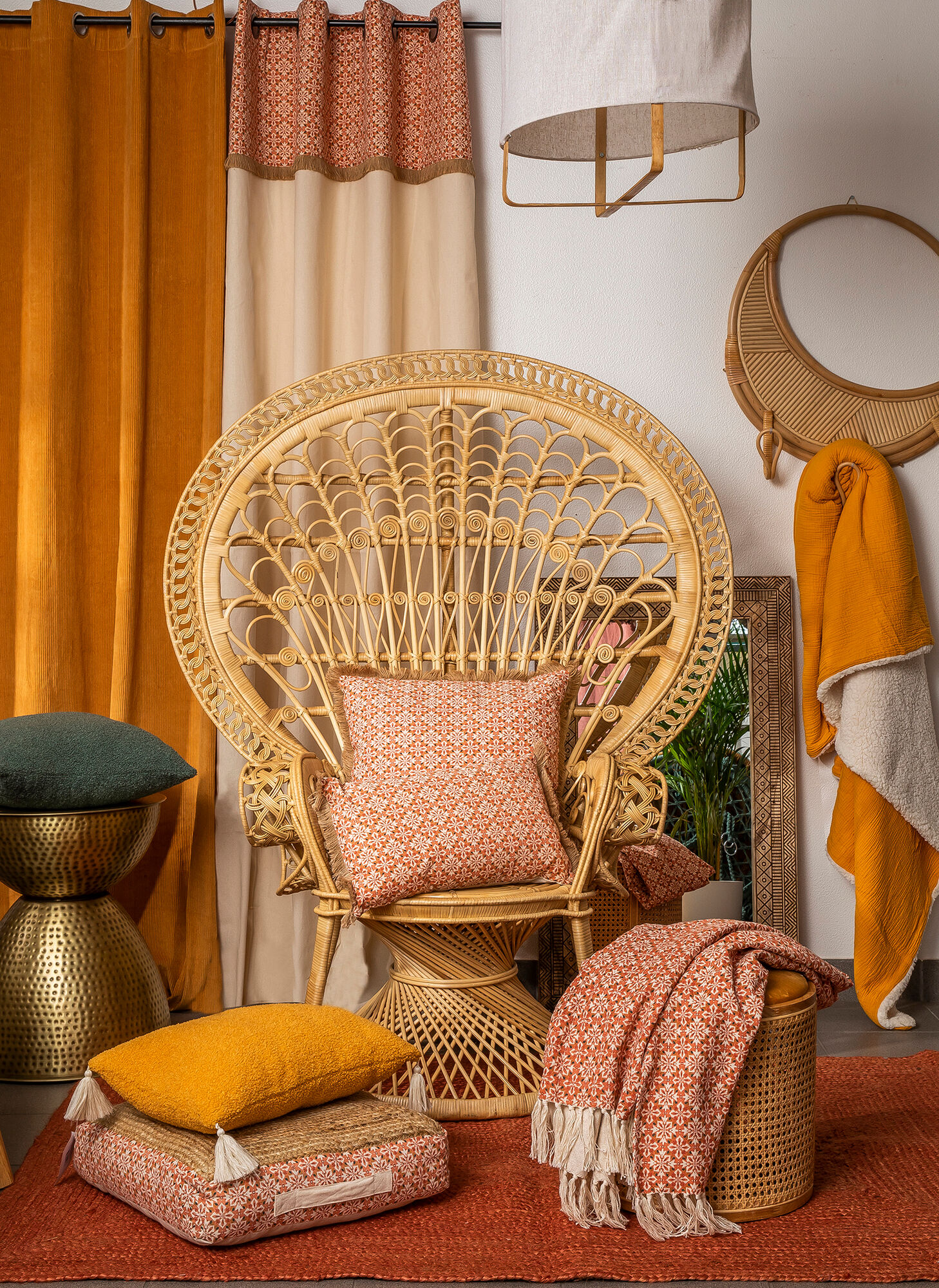 Fauteuil Peacock "style Emmanuelle" en rotin
