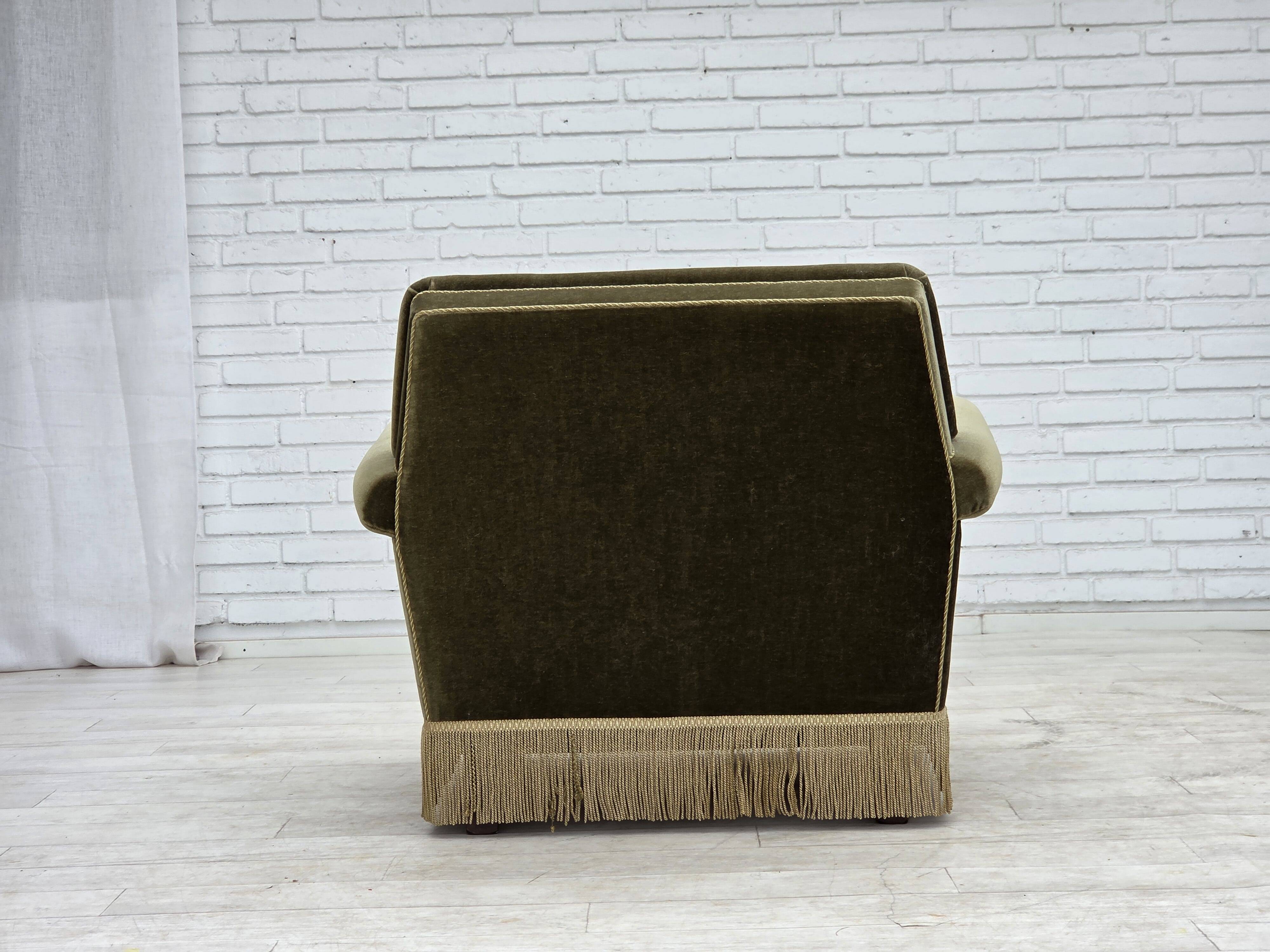 Fauteuil danois des années 1970, velours vert d'origine.