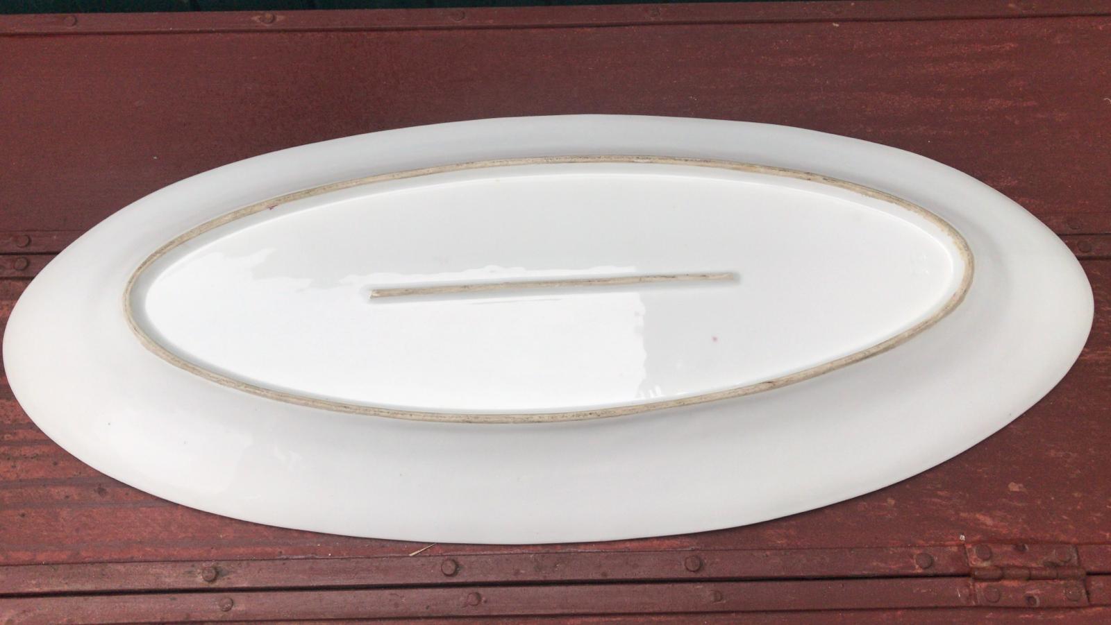 Porcelain serving dish