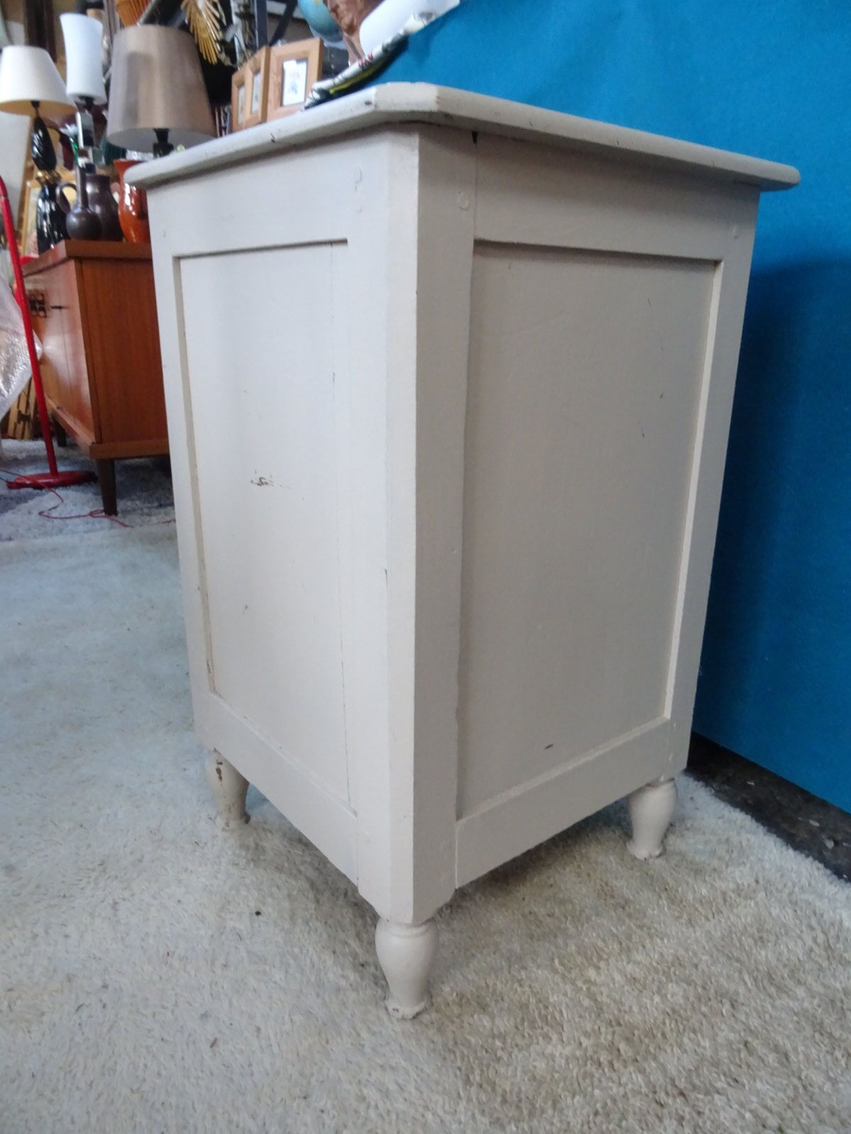 Buffet 19th to one door