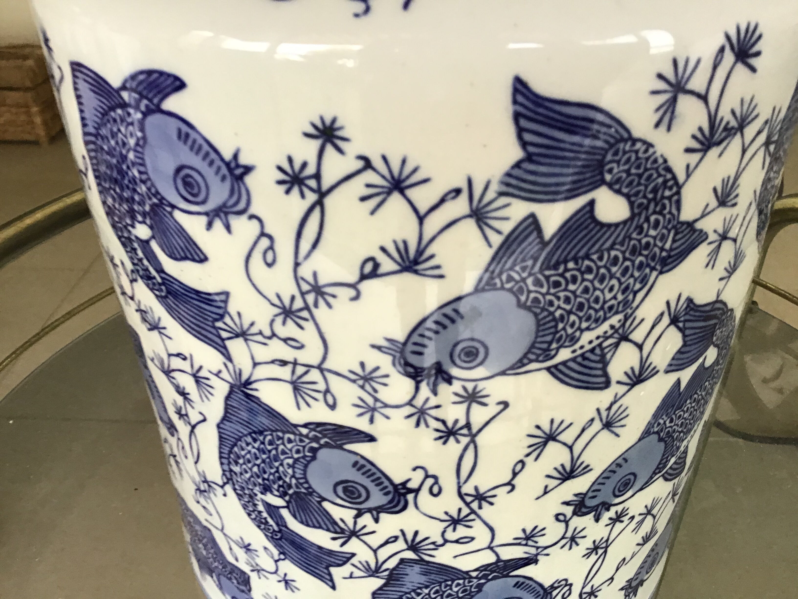 Pot with lidded Chinese décor