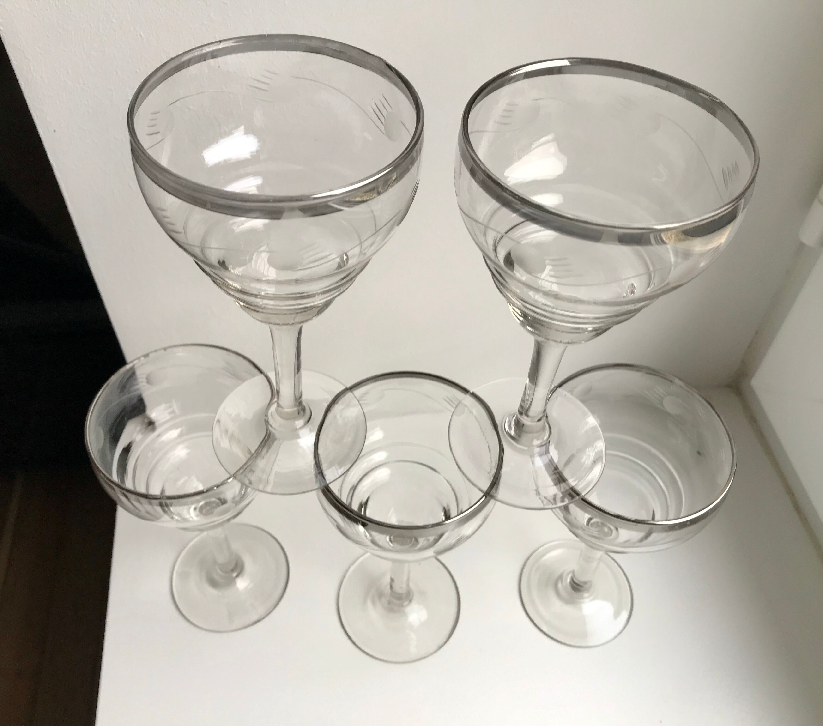 Set of 5 wine glasses in engraved crystal and silver edging 50s