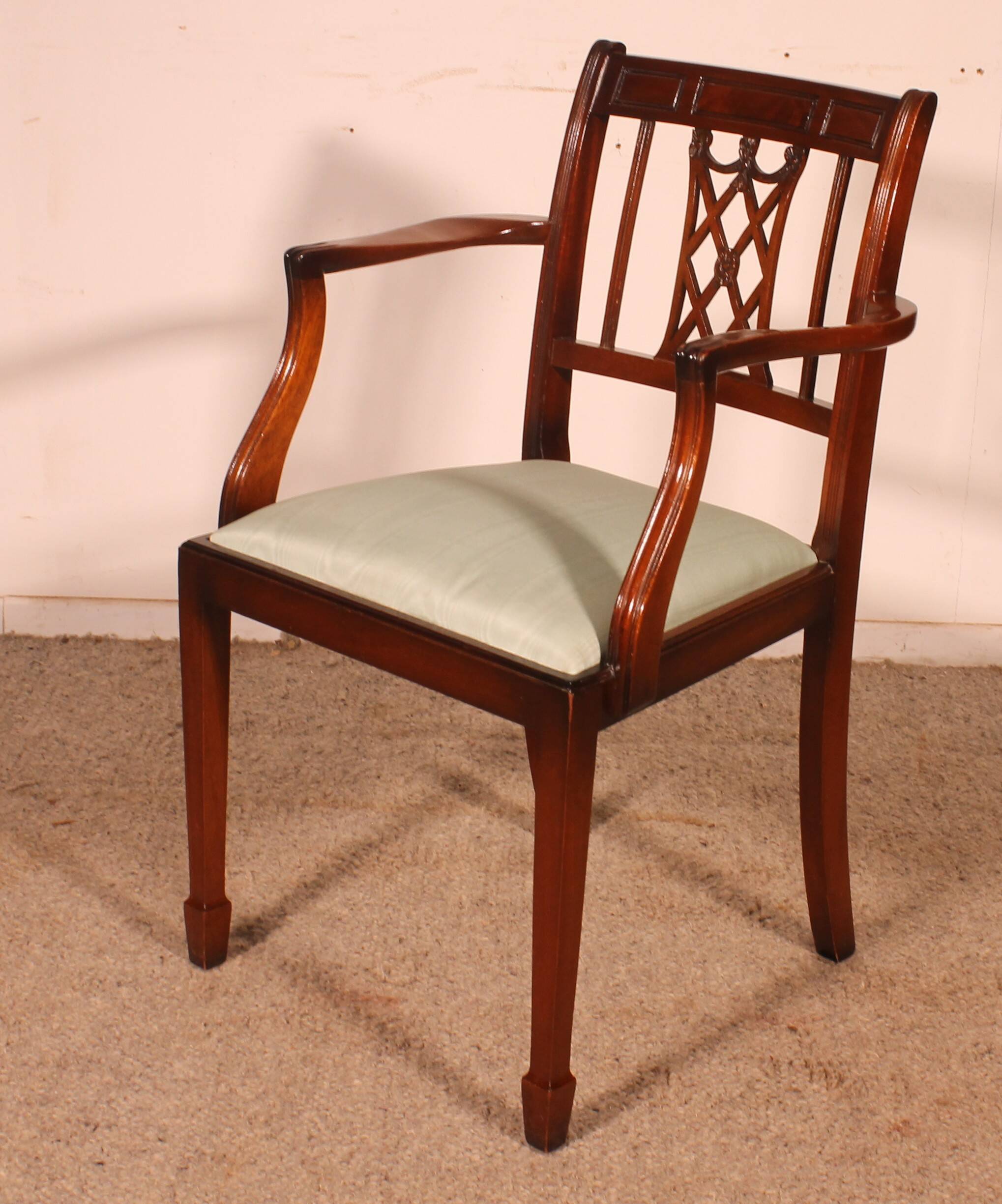 fauteuil de bureau ou autre de style hepplewhite en acajou