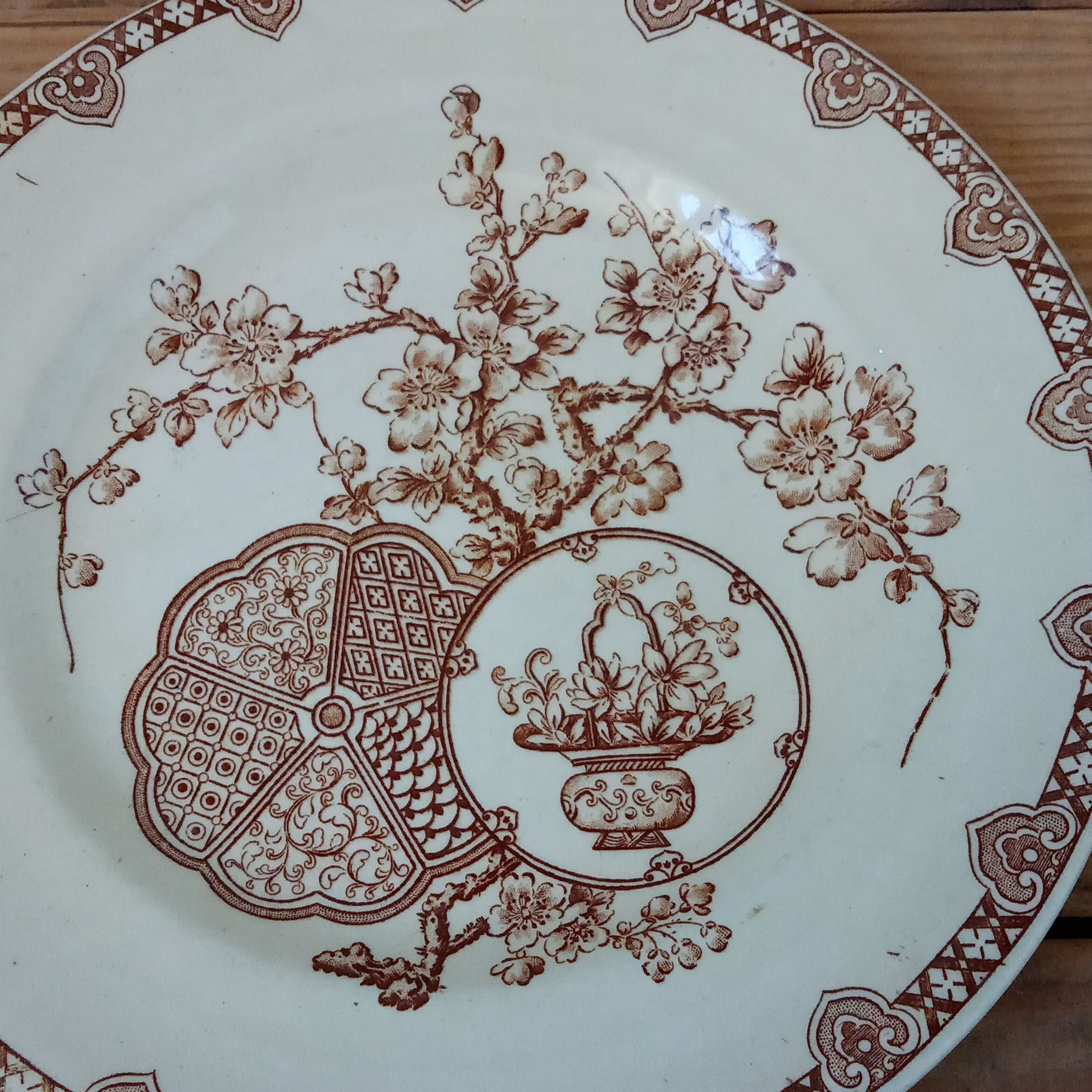 Six Japanese plates of Longwy in Iron Land