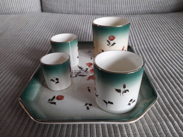Plateau avec ses 4 tasses vintage de la faiencerie Fives Lille