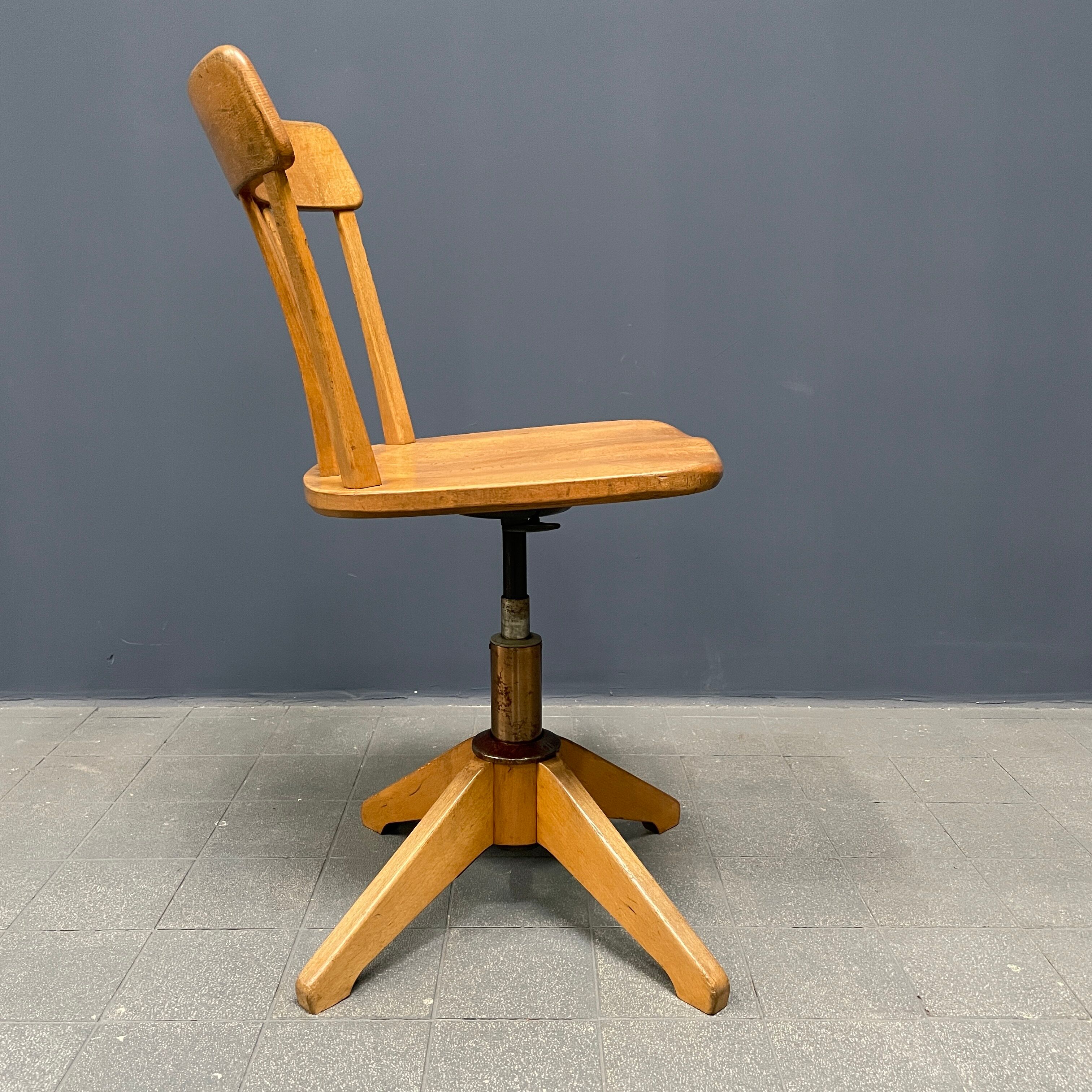 Beechwood Sedus desk chair from the 1950s.