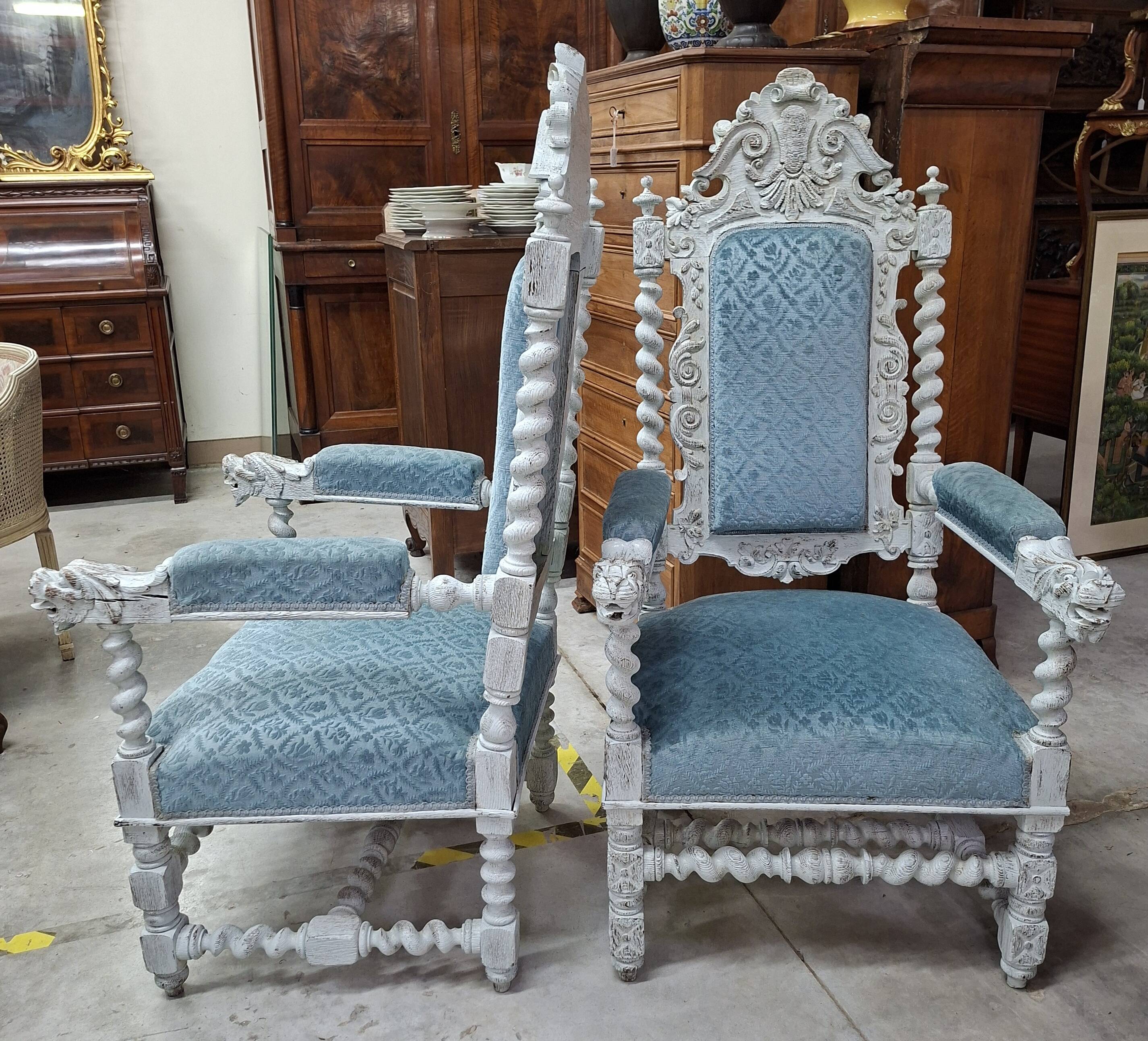 Pair of ceremonial armchairs in carved wood – Twisted columns