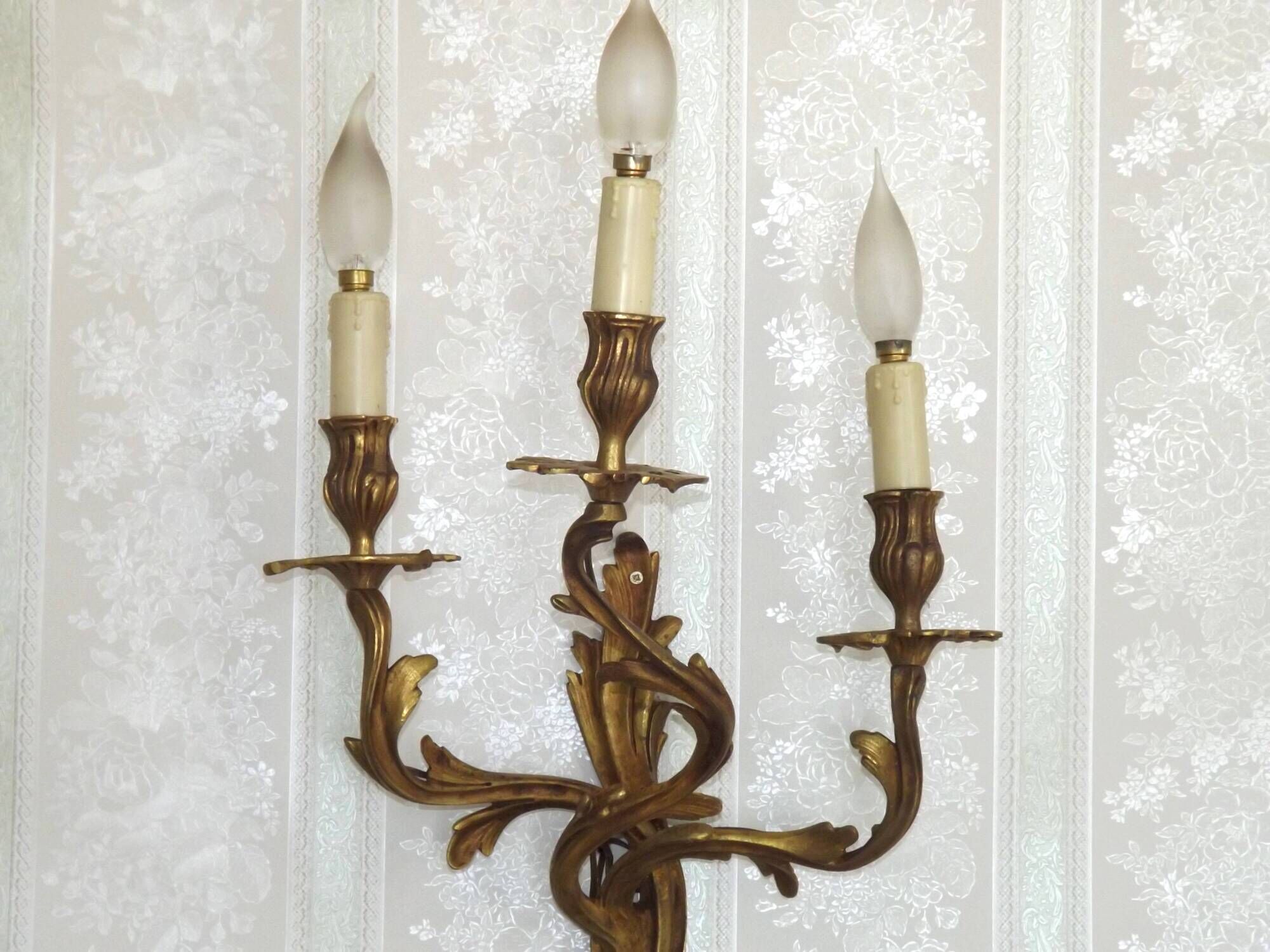 Magnificent French Vintage Bronze Triple Light Acanthus Leaf Wall Sconce 4798