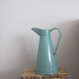 Grand broc in metal emaillé