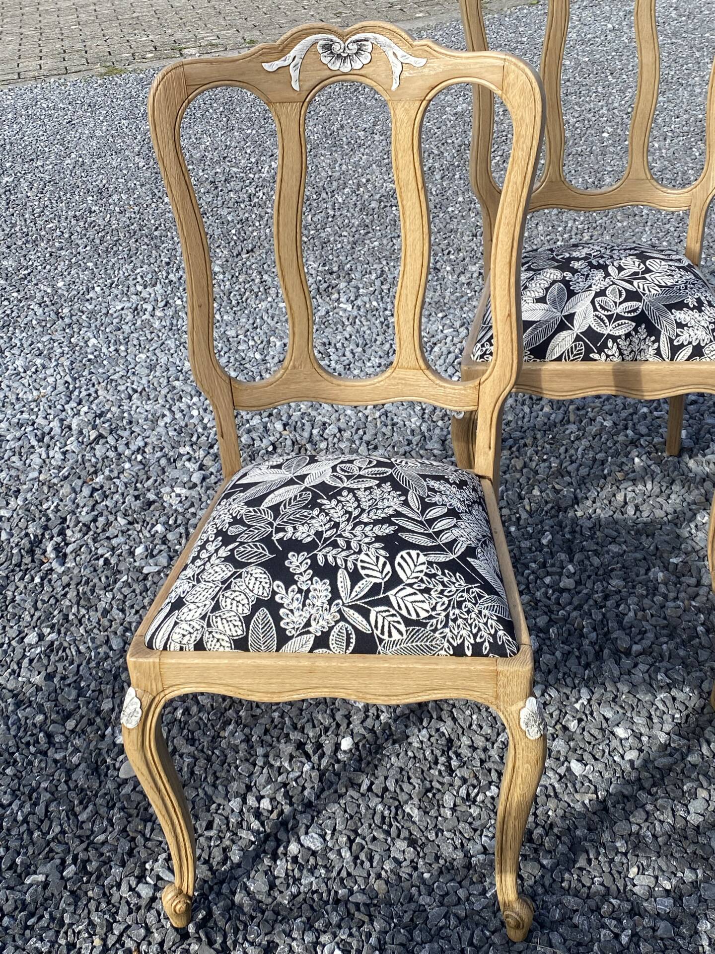 Set of 6 Louis XV style reupholstered chairs – Sandblasted raw wood & t