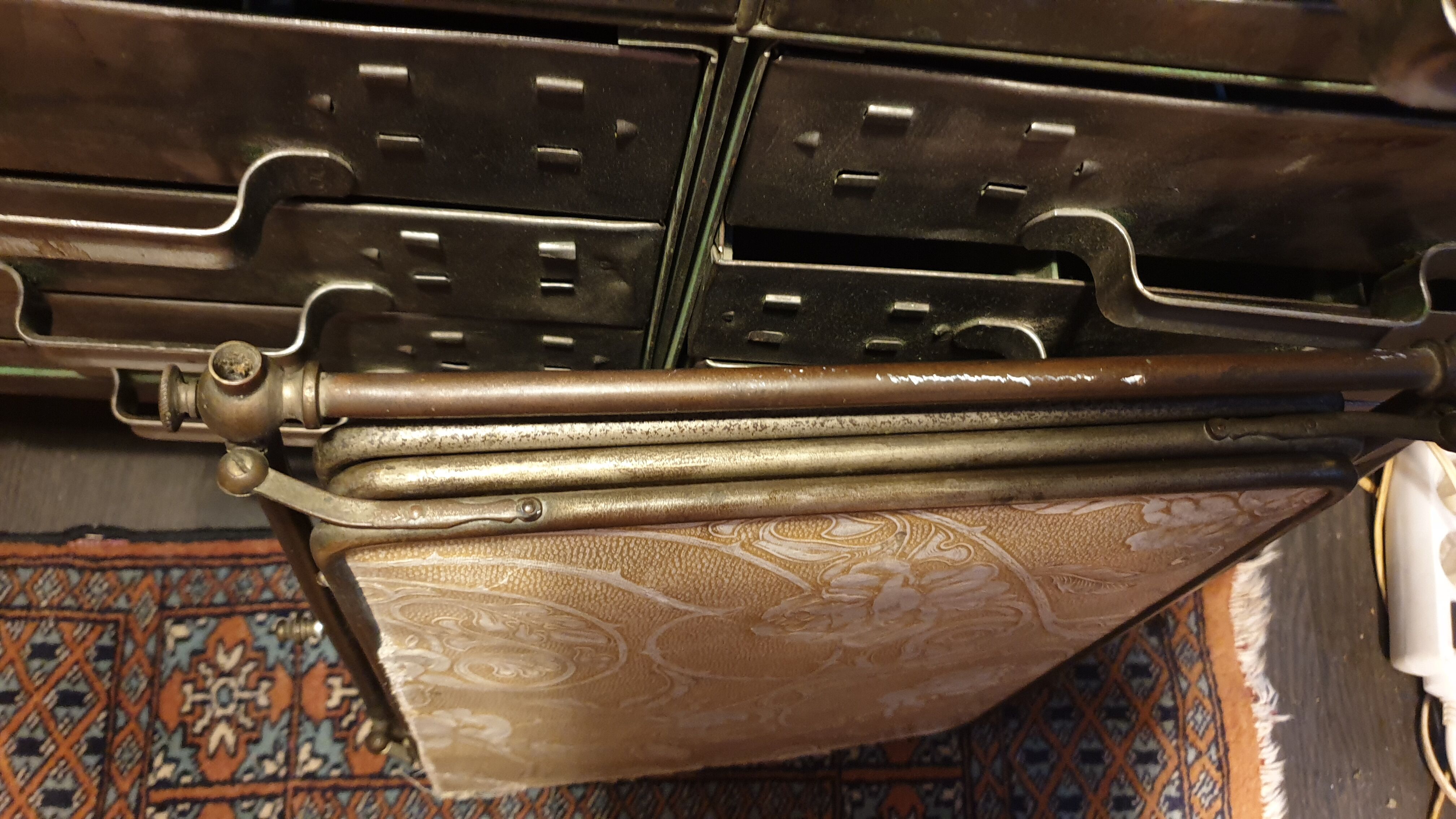 Hairdresser's mirror