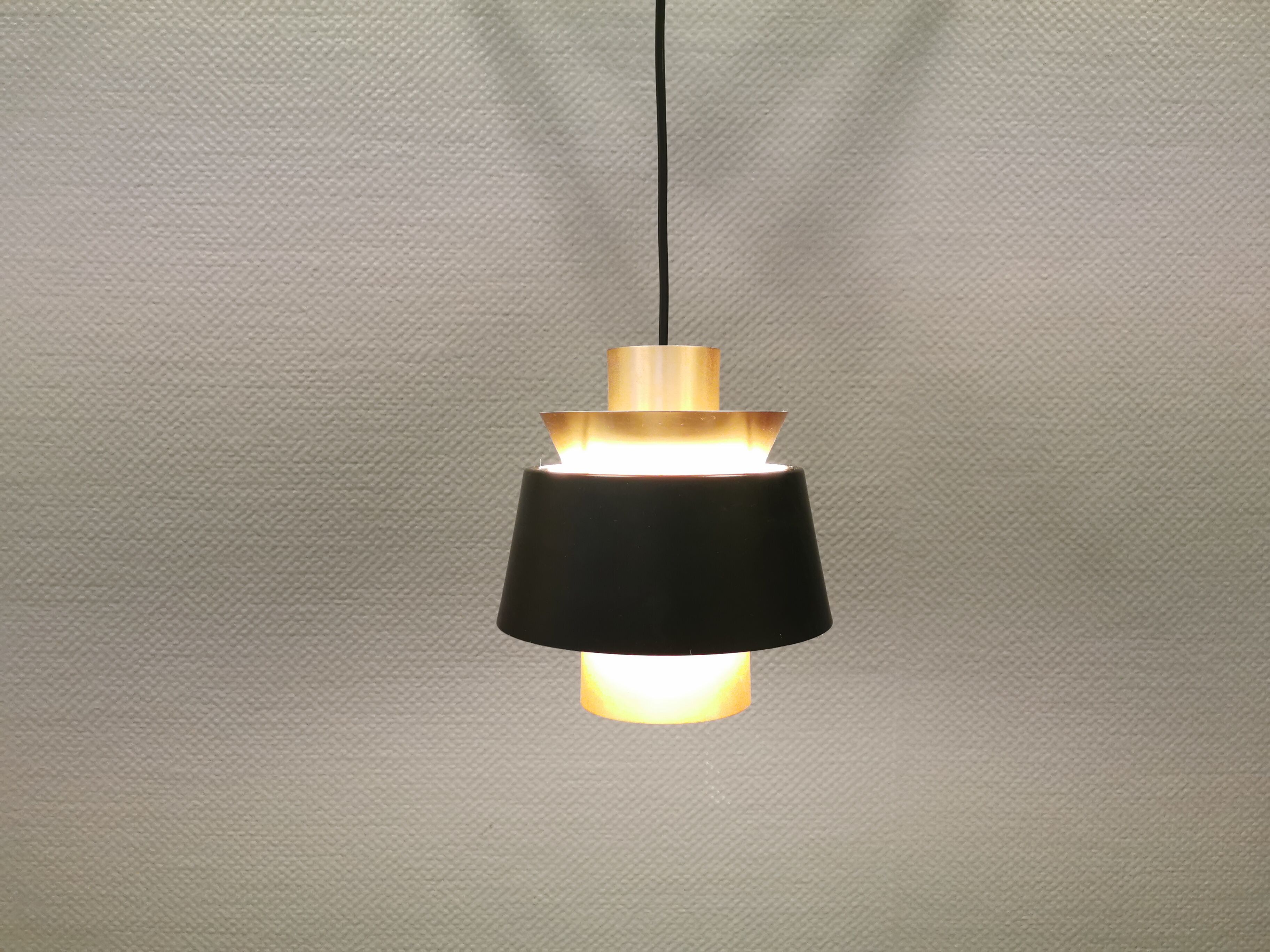 Suspension, modèle P254 conçue par Jørn Utzon