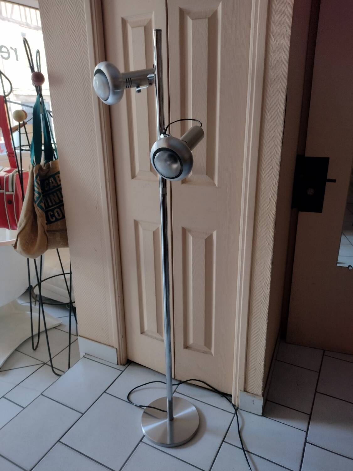 Vintage 70s floor lamp in chrome and aluminum reflector