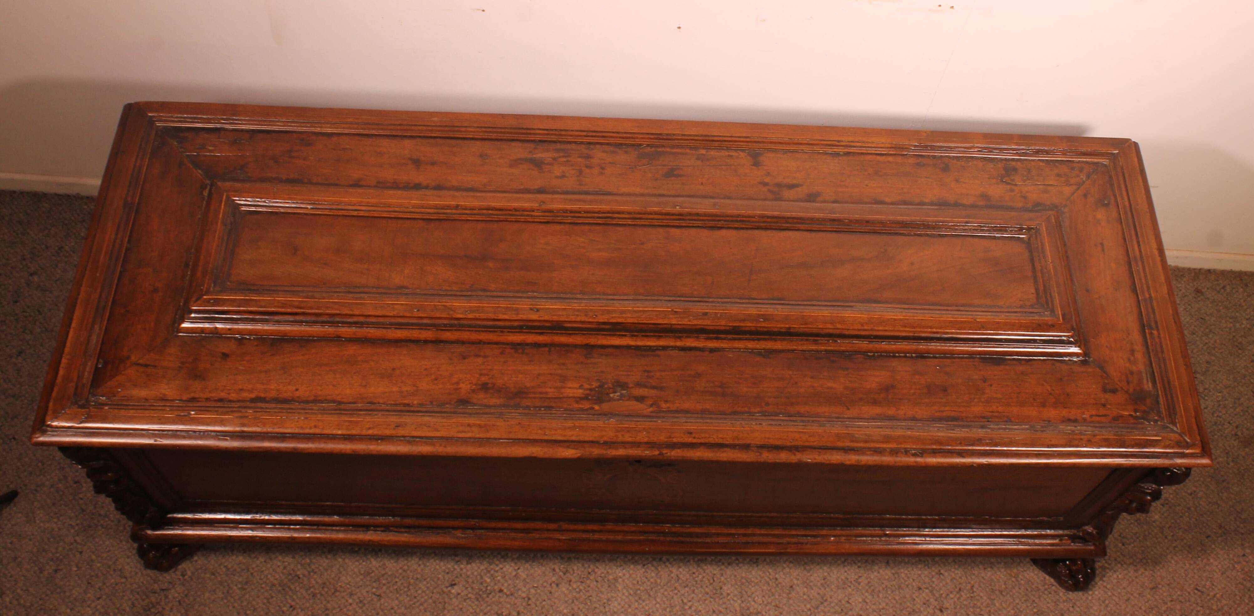 Italian Renaissance Cassone or Wedding Chest in Walnut - 16th Century