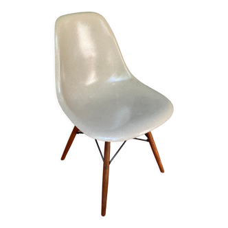 Chaise en fibre de verre DSW - Charles Eames - Années 50