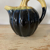 Bowler pitcher handle deported