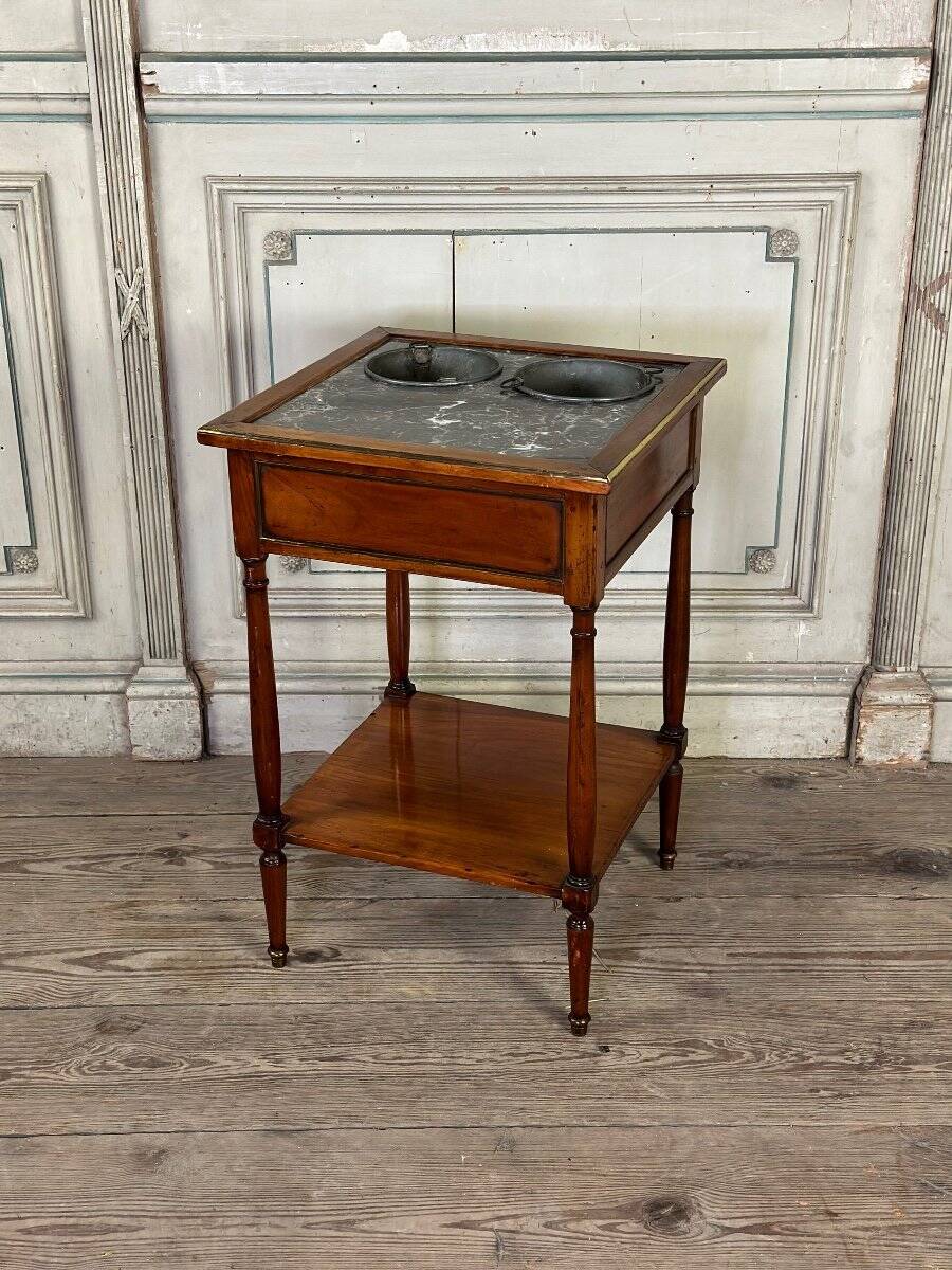 Refreshment table in mahogany, grey marble top, two zinc buckets, 18th century.