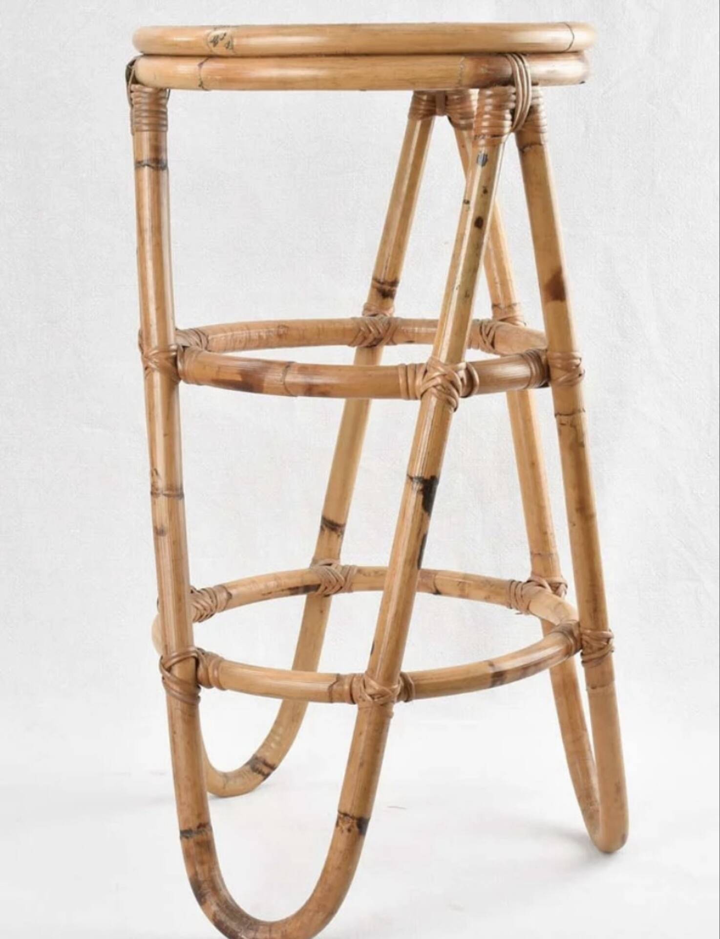 2 bar stools