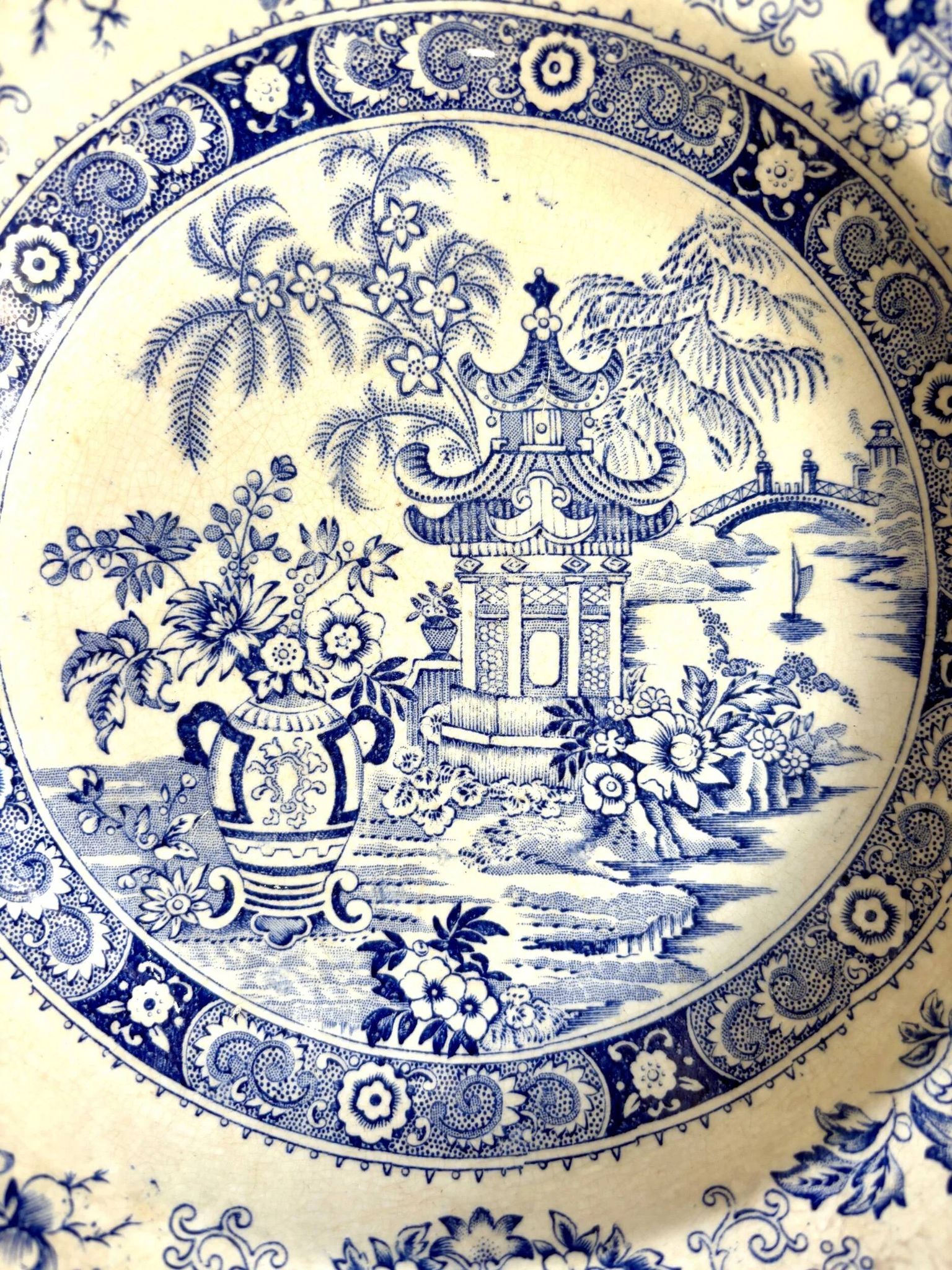 Plat rond et creux Creil & Montereau en terre de fer