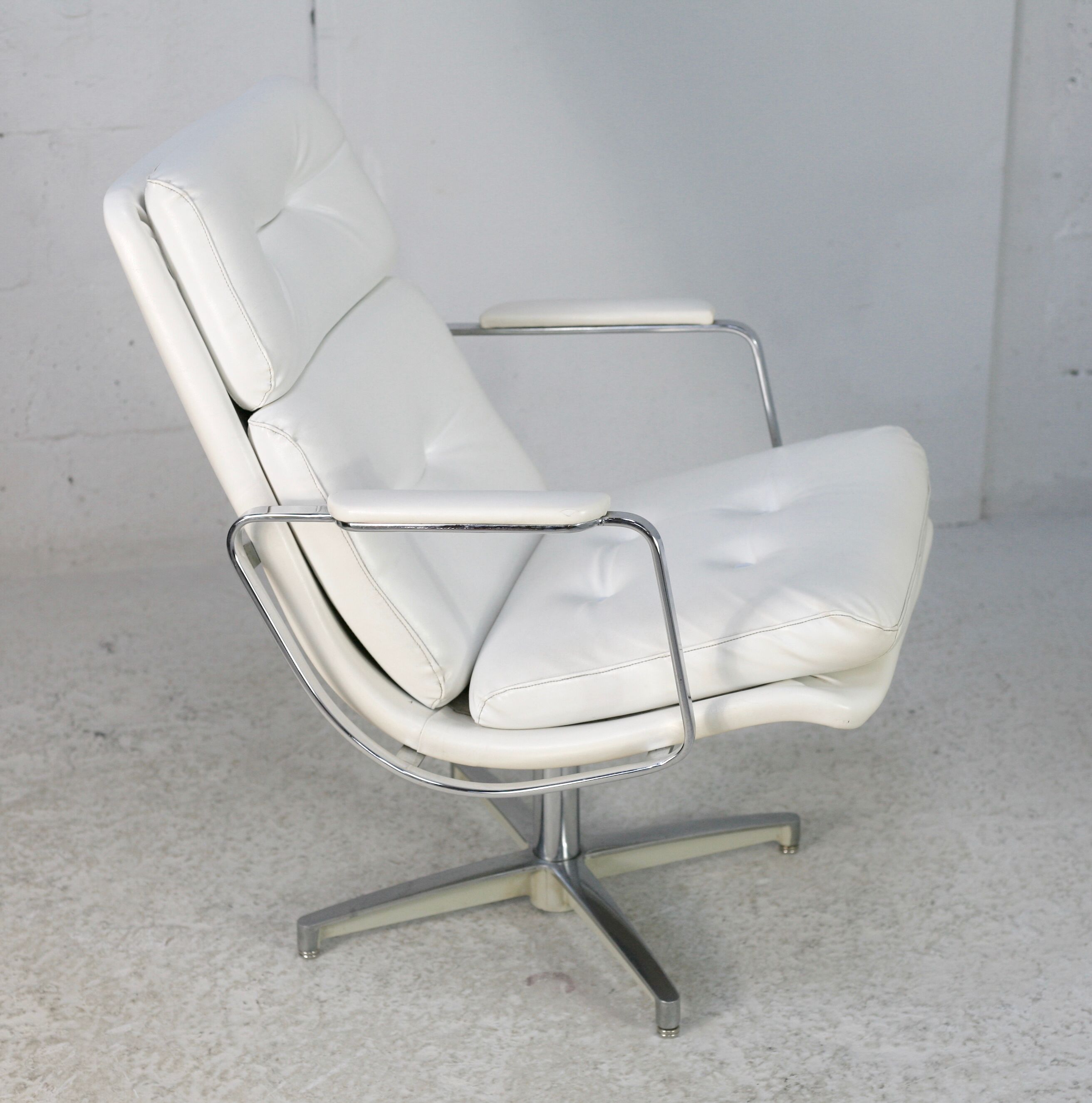 Armchair "Space Age"". Steel and imitation leather. Swivel. France, 70s
